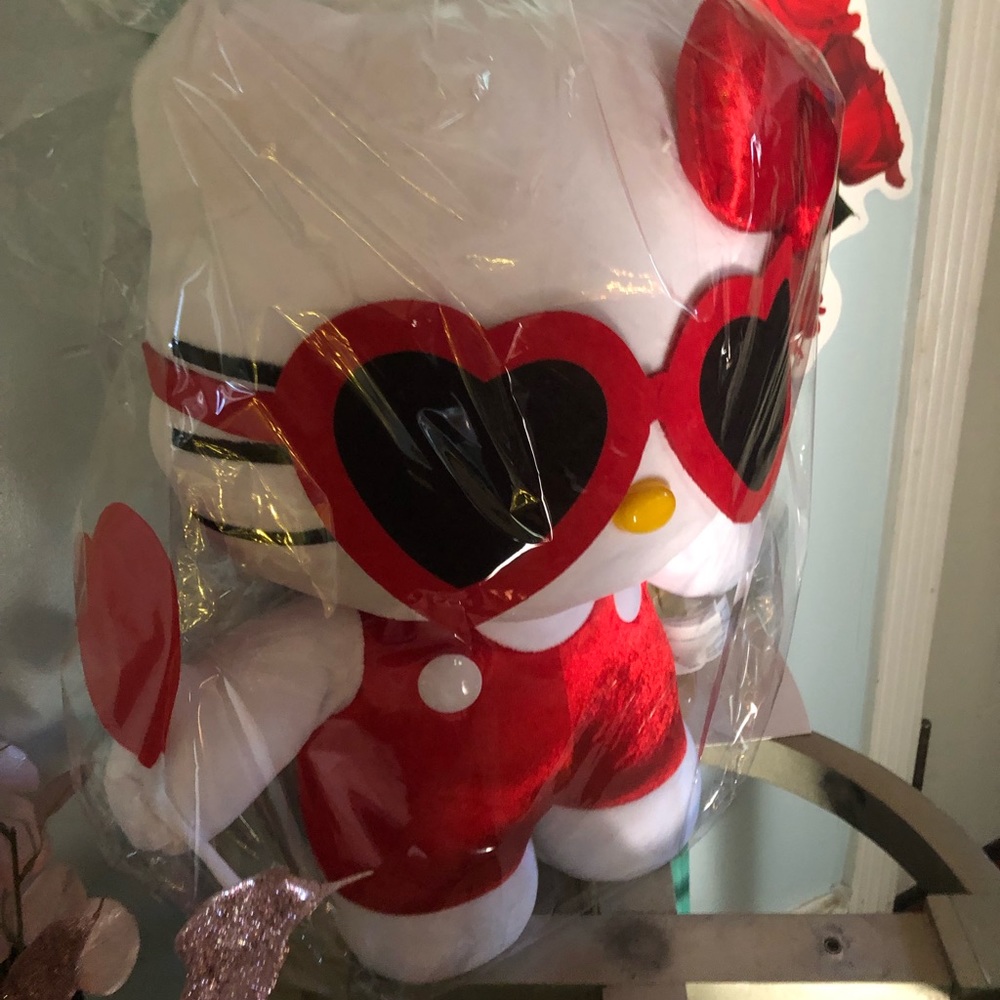 HUGE HELLO KITTY